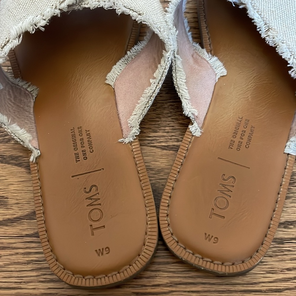Tom’s Viv Natural Metallic Jute Sandals - Picture 2 of 6